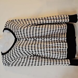 Cable & Gauge Houndstooth Cardigan